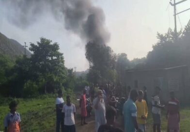 धनबाद में धरती के नीचे धधक रही आग…तेज आवाज के साथ धंसी जमीन, धुआं और उठने लगीं लपटें…