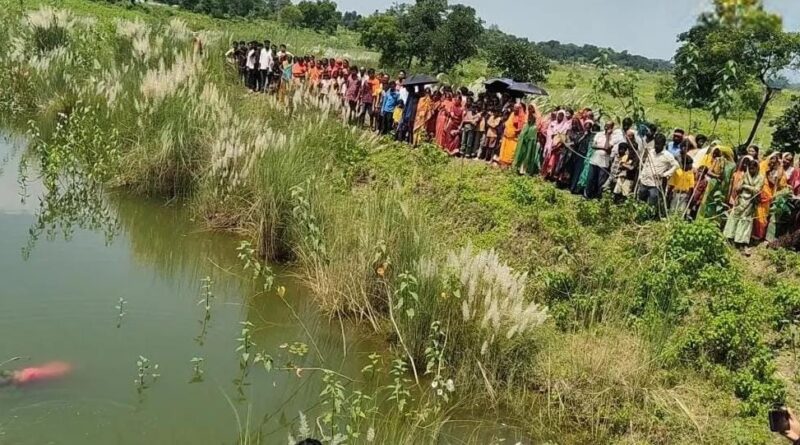 शाम को बेटे को लेकर निकली माँ, सुबह तालाब में मिली दोनों की लाश; पलामू के किन्नी गांव में पसरा मातम