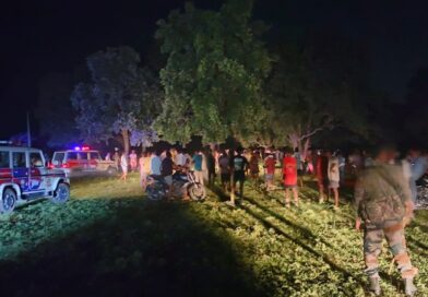 महिला के साथ युवक को देख भड़के ग्रामीण,बनाया बंधक, छुड़ाने पहुंची पुलिस पर पथराव; थाना प्रभारी घायल