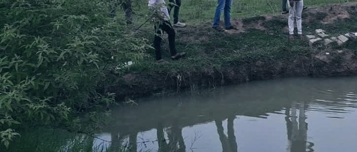 दो बच्चियों की गड्ढे में डूबने से मौत: खेलते-खेलते गड्ढे में पहुंचीं दो मासूम,गांव में पसरा मातम