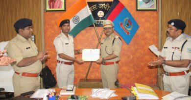 हजारीबाग:मुठभेड़ से लेकर मोबाइल बरामदगी तक बेहतर काम करने वाले पुलिस अधिकारी/पुलिसकर्मी सम्मानित