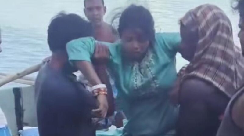 दुमका: सेल्फी ब्रिज से महिला ने पानी में लगाई छलांग, मछुआरों ने बचाई जान; घटना के बाद मची अफरातफरी