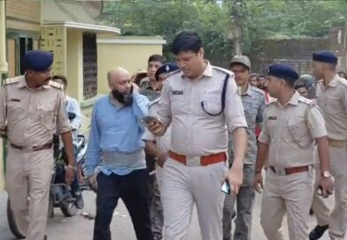 धनबाद पुलिस ने भगोड़े गैंगस्टर के भाई को सड़क पर कराया परेड, फहीम खान के लोगों ने पीटा