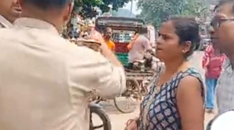 दिनदहाड़े महिला के गले से दो लाख की सोने की चेन झपटी, बाइक सवार दो बदमाश फरार; CCTV खंगाल रही पुलिस