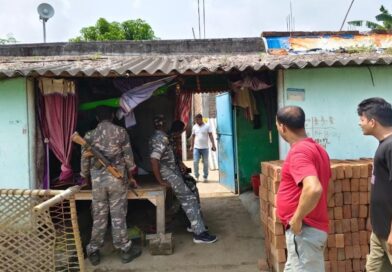 गोड्डा में घर के अंदर मिनी गन फैक्ट्री का खुलासा, JCB से तोड़ा कमरा तो बरामद हुआ हथियारों का जखीरा..बिहार एसटीएफ और गोड्डा पुलिस की बड़ी कारवाई…