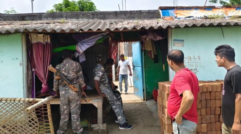 गोड्डा में घर के अंदर मिनी गन फैक्ट्री का खुलासा, JCB से तोड़ा कमरा तो बरामद हुआ हथियारों का जखीरा..बिहार एसटीएफ और गोड्डा पुलिस की बड़ी कारवाई…