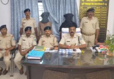 फर्जी पुलिस बनकर केस मैनेज कराने का झांसा, दो शातिर गिरफ्तार, 25,600 रुपये और बाइक-मोबाइल लूट का खुलासा