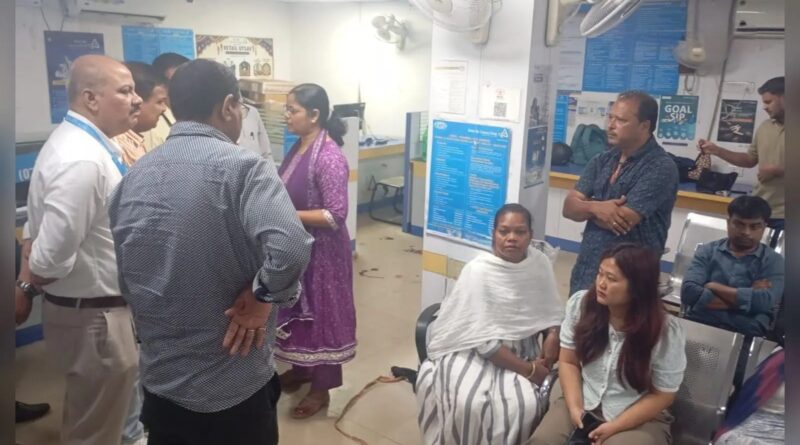 जमशेदपुर में दिनदहाड़े करोड़ों की बैंक डकैती से हड़कंप: रेनकोट पहनकर घुसे 6 बदमाश, गार्ड को पीटा, मैनेजर से गन प्वाइंट पर खुलवाया चेस्ट