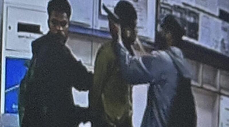 चेहरे नहीं छिपाए, फिर भी पुलिस की पकड़ से दूर हैं पांचों डकैत; केनरा बैंक लूटकांड में पांचों डकैतों पर 10 लाख का इनाम, सूचना देने वाले को मिलेगा 2-2 लाख