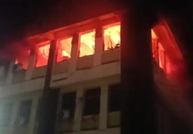 जमशेदपुर में LIC भवन की चौथी मंजिल में भीषण आग, देर रात मची अफरा-तफरी;करीब आधा दर्जन दमकलों ने कई घंटे बाद पाया काबू, भारी नुकसान का अनुमान