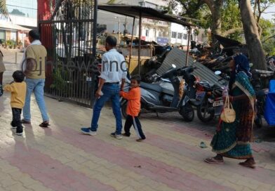 चार साल के विवान की हुई घर वापसी, पुलिस ने नए कपड़े और गिफ्ट देकर किया विदा,भावुक हुआ माहौल