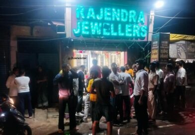 राँची के चुटिया में पॉवर चौक के पास ज्वेलरी दुकानदार और युवकों के बीच जमकर मारपीट, तोड़फोड़ से मची अफरा-तफरी