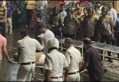 कोलकाता दुर्गापूजा पंडाल में भीषण भगदड़, 18 लोगों की मौत की खबर; कई घायल, मची अफरातफरी