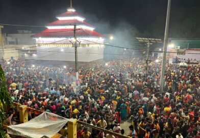 बिहार का चमत्कारी शक्तिपीठ… तिलडीहा दुर्गा मंदिर में उमड़ा आस्था का सैलाब, पहली पूजा पर एक लाख से अधिक श्रद्धालुओं ने चढ़ाया जल