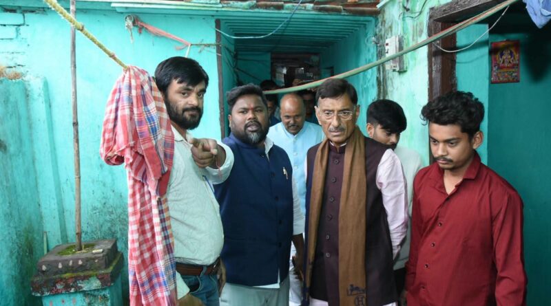 राँची में डकैती की खौफनाक वारदात: दूधमुंही बच्ची को गोद से छीनकर जमीन पर पटका,माँ से दुष्कर्म की कोशिश का आरोप,ढेड़ लाख कैश और 10 लाख के जेवर-नकदी लूटे