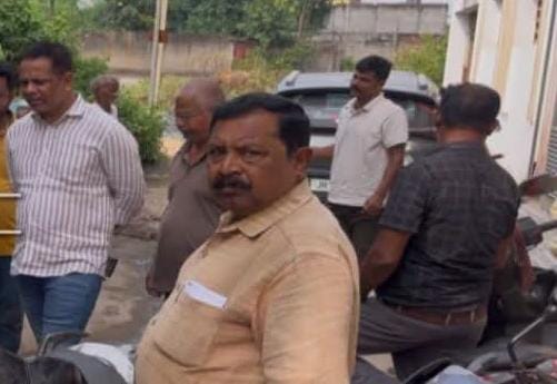 गिरिडीह में दुस्साहस: घर में घुसकर व्यवसायी की पत्नी पर जानलेवा हमला, पूर्व चालक ने दिया वारदात को अंजाम