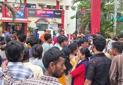 चुटिया ज्वेलरी दुकान विवाद: दोनों पक्षों ने दर्ज कराई FIR, मारपीट में कई घायल; गिरफ्तारी की मांग पर थाना का घेराव…