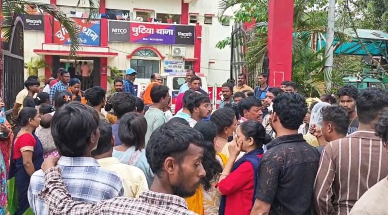 चुटिया ज्वेलरी दुकान विवाद: दोनों पक्षों ने दर्ज कराई FIR, मारपीट में कई घायल; गिरफ्तारी की मांग पर थाना का घेराव…