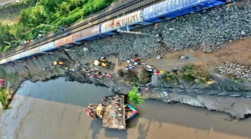 50 वैगन बोल्डर भी नहीं रोक सके गंगा का कटाव, 5 अक्टूबर के बाद ही बहाल हो सकता है रेल परिचालन