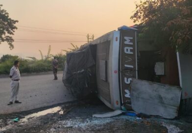 रफ्तार का कहर…NH-33 पर यात्रियों से भरी बस पलटी, कई घायल