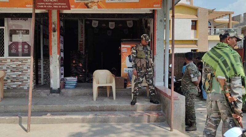 पहले व्हाट्सएप पर लेवी की धमकी, फिर दुकान के शटर पर बरसाई गोलियां
