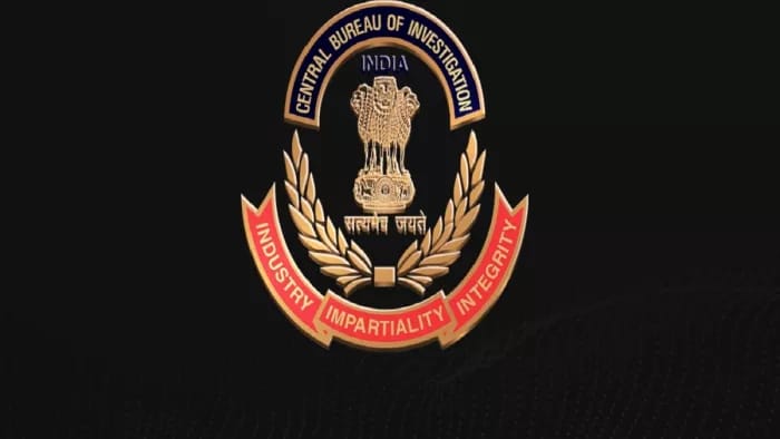 बैंक फ्रॉड से निवेश घोटाले तक CBI का बड़ा एक्शन, 93 करोड़ की धोखाधड़ी में केस; LIC-Reliance मामले में आठवीं चार्जशीट