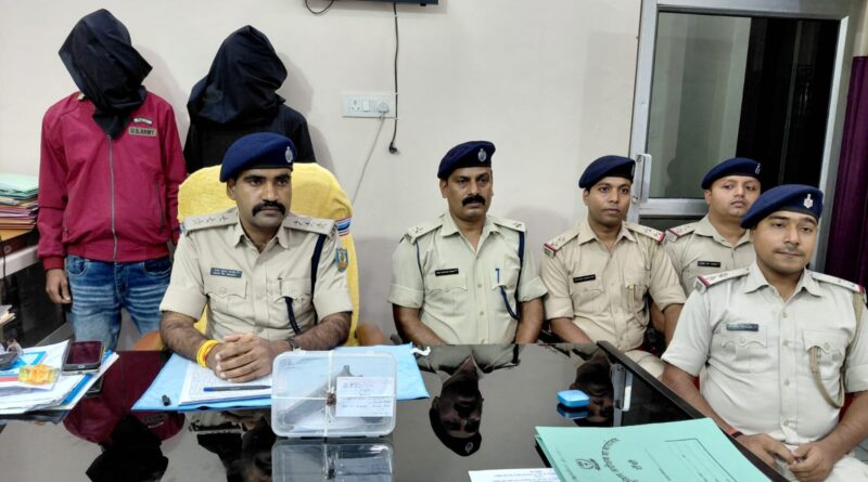 हत्या, रंगदारी और लूट के कुख्यात अपराधी गुरफान और मनिया राँची पुलिस के हत्थे चढ़े, लोडेड पिस्टल समेत दो बाइक जब्त