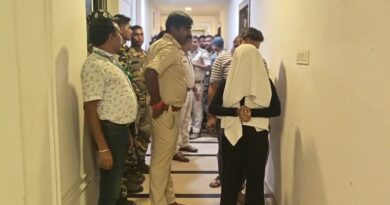 राजधानी राँची के होटल-बार में देह व्यापार का खेल…. आधी रात पुलिस की रेड, 7 युवतियां समेत कई हिरासत में…