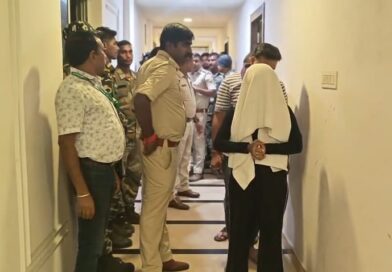 राजधानी राँची के होटल-बार में देह व्यापार का खेल…. आधी रात पुलिस की रेड, 7 युवतियां समेत कई हिरासत में…
