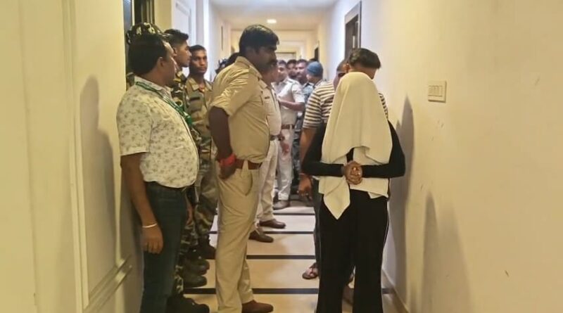 राजधानी राँची के होटल-बार में देह व्यापार का खेल…. आधी रात पुलिस की रेड, 7 युवतियां समेत कई हिरासत में…
