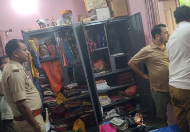 दुमका:खिड़की की ग्रिल खोलकर घर में घुसे चोर; 25 लाख के जेवरात लेकर फरार