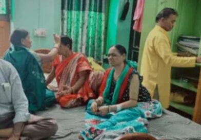 देवघर में बेखौफ अपराधियों का तांडव…JMM नेता के घर आधी रात धावा, बेटे की कनपटी पर पिस्टल और महिला पर चाकू से हमला