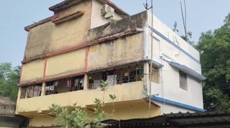 सरायकेला के चांडिल में पुलिस को चुनौती…थाना के बगल में हथियारबंद डकैतों का तांडव, परिवार को बंधक बना लाखों के गहने लूटे