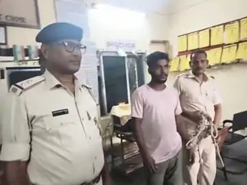 साहिबगंज में ट्रेन से बांग्लादेशी नागरिक गिरफ्तार, कई देशों की करेंसी बरामद… गुवाहाटी के रास्ते देश छोड़ने की थी तैयारी…