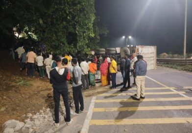 रामगढ़ की चुट्टूपालू घाटी में मौत बनकर आया कंटेनर…कार को नीचे दबाया, दो की मौत; दो की हालत गंभीर, 3 घंटे तक थमा रहा राँची-पटना मार्ग