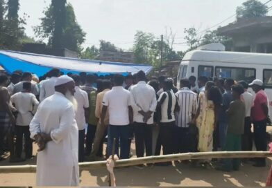 लोहरदगा में हाइवा का कहर… पूर्व प्रखंड प्रमुख के दो भाइयों की मौत, शव सड़क पर रख ग्रामीणों का हंगामा