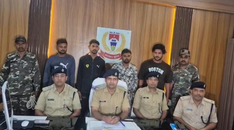 राँची स्मार्ट सिटी के पास ब्राउन शुगर का बड़ा खेल बेनकाब, 4,000 पुड़िया के साथ 4 गिरफ्तार; बाइक, स्कूटी और कैश बरामद
