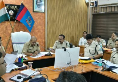 हजारीबाग में अपराधियों पर SP का शिकंजा….पूजा पंडालों में सादे लिबास में पुलिस, पुराने अपराधियों से लेकर नशे के सौदागरों तक पर नजर