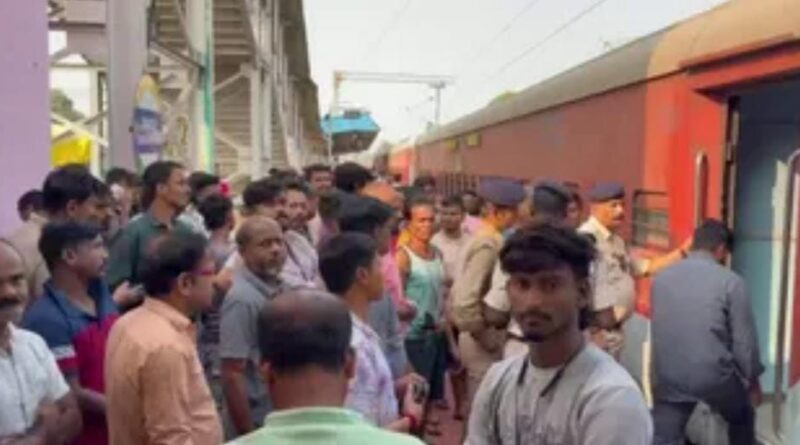 समरसता एक्सप्रेस के टॉयलेट में फंदे से लटका मिला यात्री का शव, चक्रधरपुर स्टेशन पर मचा हड़कंप