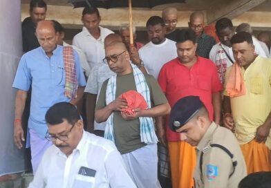 माँ की अस्थियां लेकर रजरप्पा पहुंचे हेमंत सोरेन, संथाली रीति-रिवाज से किया विसर्जन; भाई बसंत से मिलने सिंगापुर जाने की तैयारी