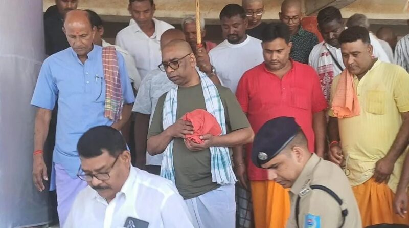माँ की अस्थियां लेकर रजरप्पा पहुंचे हेमंत सोरेन, संथाली रीति-रिवाज से किया विसर्जन; भाई बसंत से मिलने सिंगापुर जाने की तैयारी
