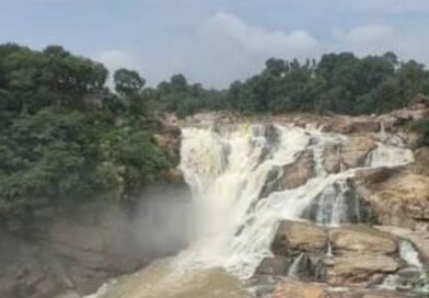 दशम फॉल में खतरनाक हिस्से में फिसला पटना का युवक, 24 घंटे बाद मिला शव