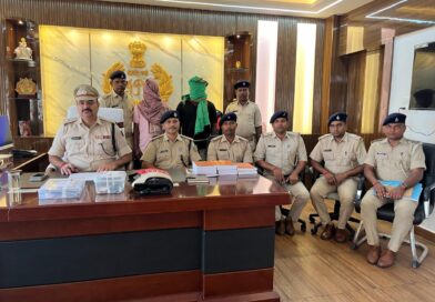 पाकुड़ में राशन दुकान लूटकांड का बड़ा खुलासा, गिरिडीह और दुमका के दो शातिर अपराधी गिरफ्तार; कट्टा, गोली और बाइक बरामद