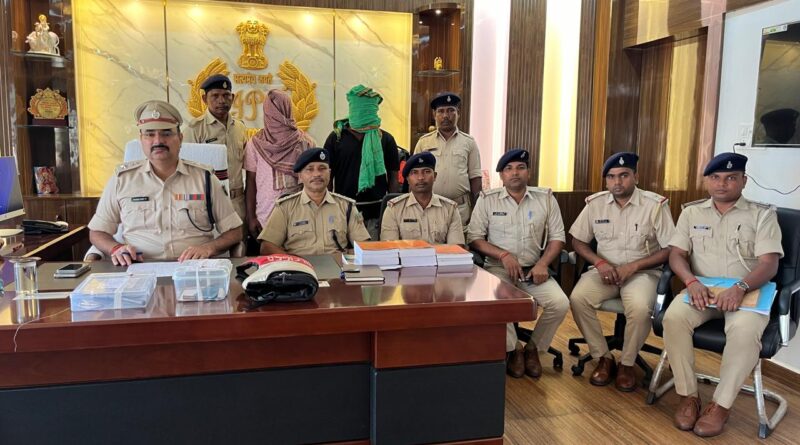पाकुड़ में राशन दुकान लूटकांड का बड़ा खुलासा, गिरिडीह और दुमका के दो शातिर अपराधी गिरफ्तार; कट्टा, गोली और बाइक बरामद