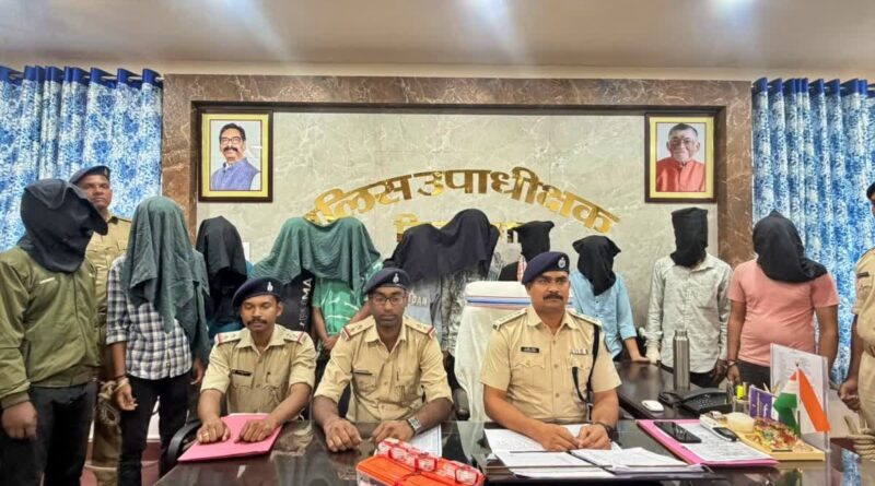 सिमडेगा में नशे के नेटवर्क पर पुलिस का बड़ा प्रहार, 11 गिरफ्तार; युवाओं को मुफ्त में ब्राउन शुगर देकर बनाया जा रहा था नशेड़ी…