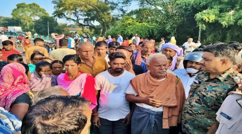 पलामू में सनसनीखेज वारदात… दुर्गा पूजा से लौट रही महिला का अपहरण कर हत्या, धान के खेत में मिला शव; आक्रोशित ग्रामीणों ने NH-39 जाम किया