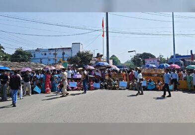 खूँटी में स्कूल के फादर पर जानलेवा हमला..संत मिखाइल स्कूल में मची सनसनी, विरोध में सड़क पर उतरे लोग; NH पर चक्का जाम