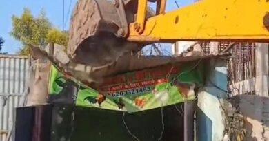 राँची में नगर निगम का बुलडोजर एक्शन…कर्बला चौक से बहुबाजार तक 14 दुकानें-गुमटियां हटाईं, अतिक्रमणकारियों में मचा हड़कंप