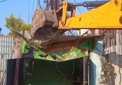 राँची में नगर निगम का बुलडोजर एक्शन…कर्बला चौक से बहुबाजार तक 14 दुकानें-गुमटियां हटाईं, अतिक्रमणकारियों में मचा हड़कंप