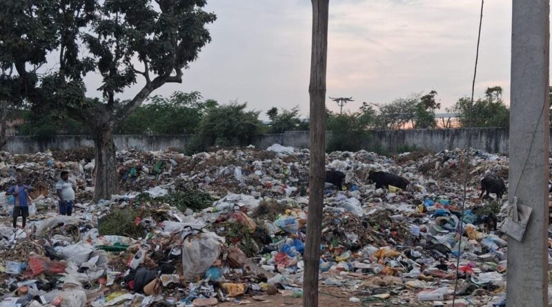 सिमडेगा में कचरे का संकट गहराया, डंपिंग यार्ड फुल; कभी भी ठप हो सकती है सफाई व्यवस्था